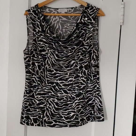 Tahari Tops - Tahari sleeveless blouse/tank top
